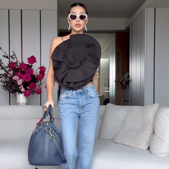 MAGDA BUTRYM H&M
GATHERED TOP WITH ROSE APPLIQUÉ - Picture 3 of 9